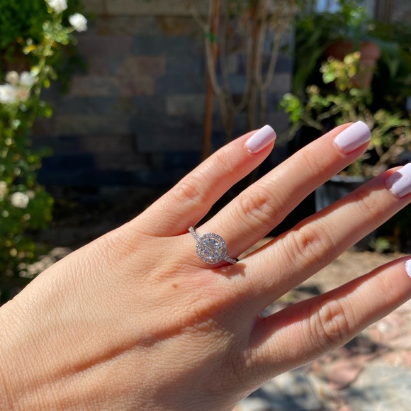 Halo Moissanite diamond engagement ring - Picture 4 of 4